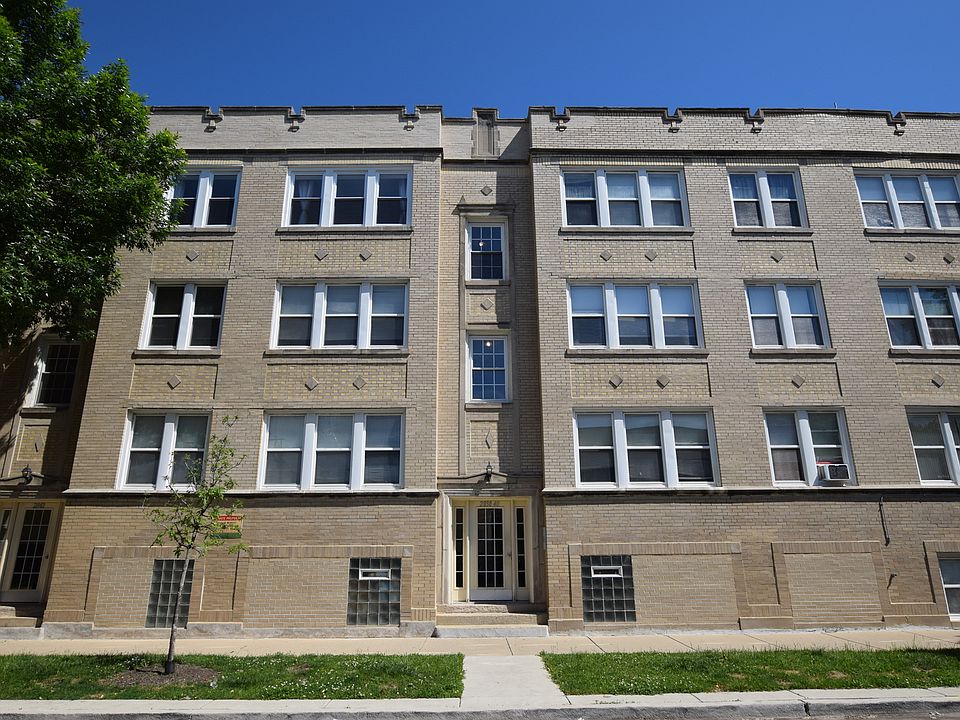 1st image of 2840 W Glenlake Ave #2D