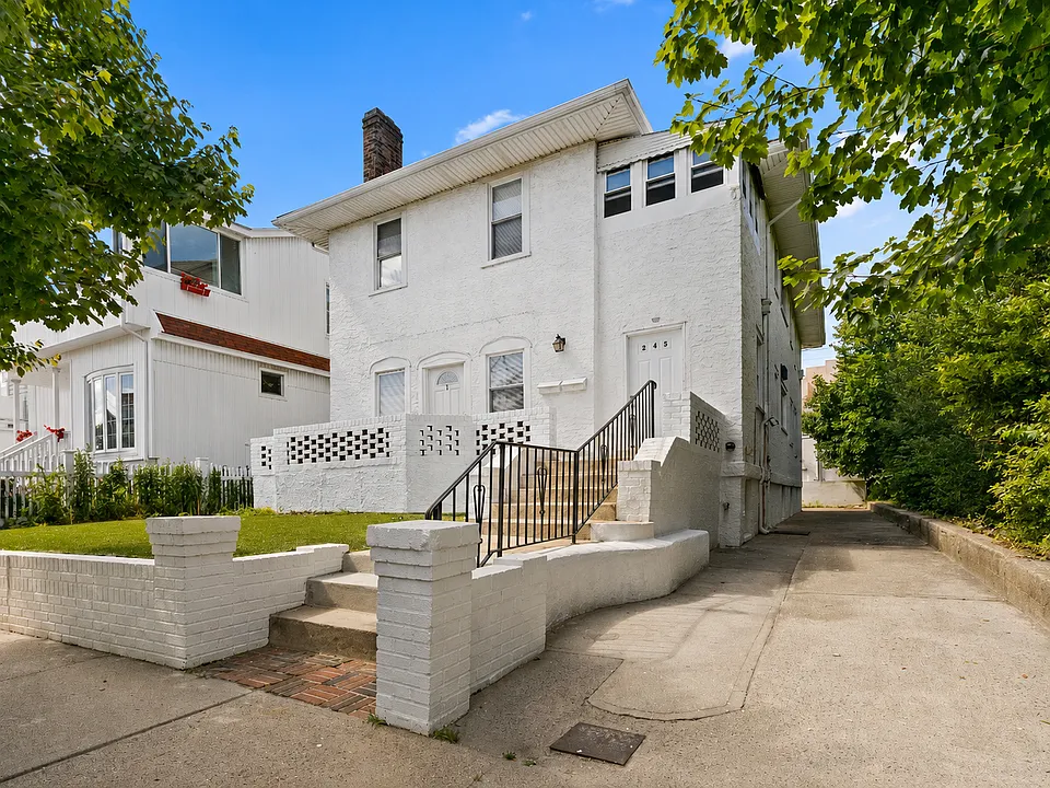 245 W Walnut St #2