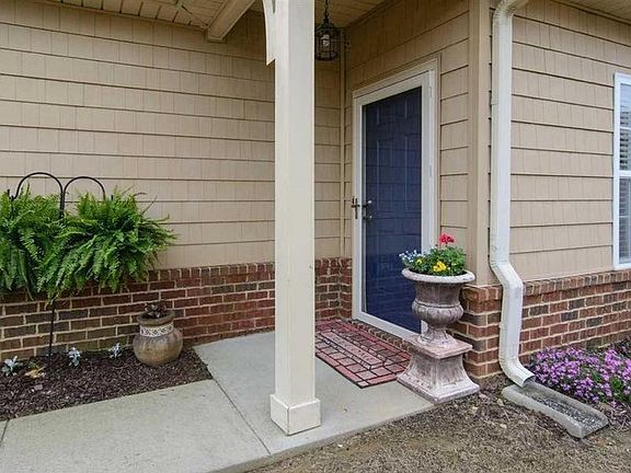 2nd image of 1024 Fairbank Ln
