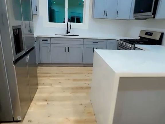 4th image of 1019 W 77th St