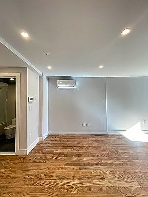 5th image of 581 Myrtle Ave #2B