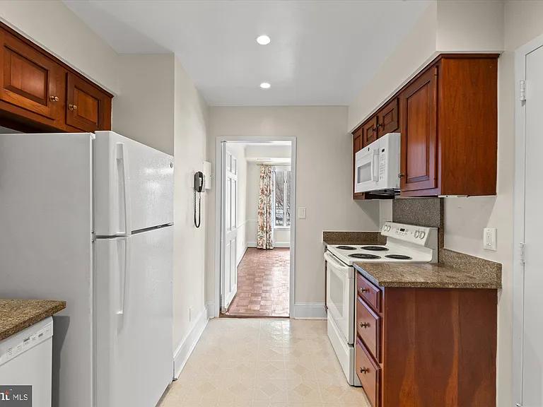 8101 Connecticut Ave #S410 — Photo 16