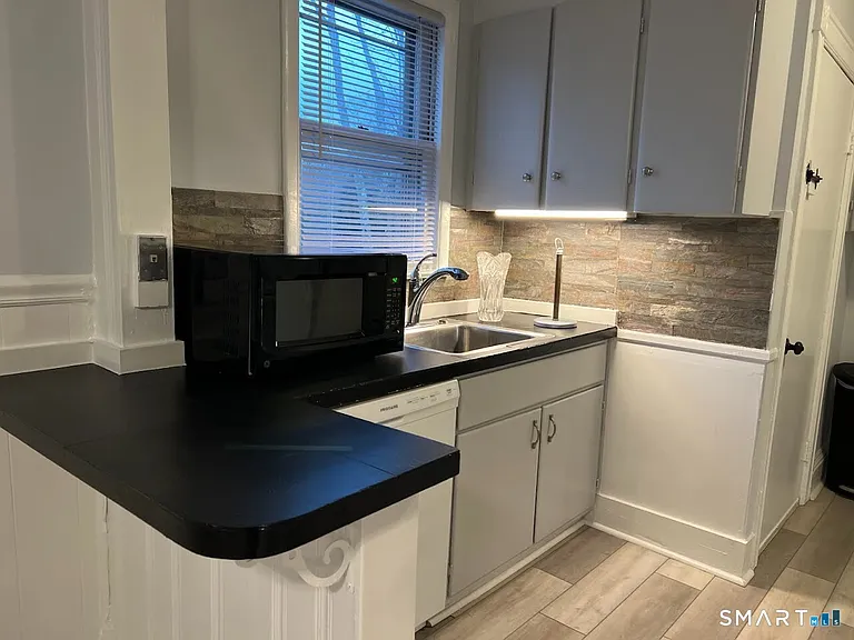 303 Newtown Ave — Photo 4