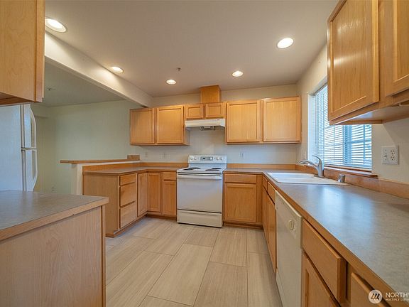 3rd image of 19503 22nd Avenue SE #2