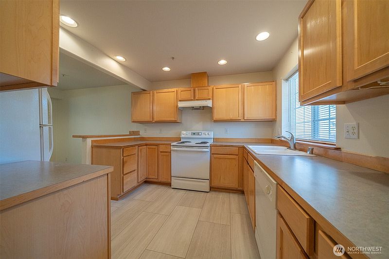 3rd image of 19503 22nd Avenue SE #2