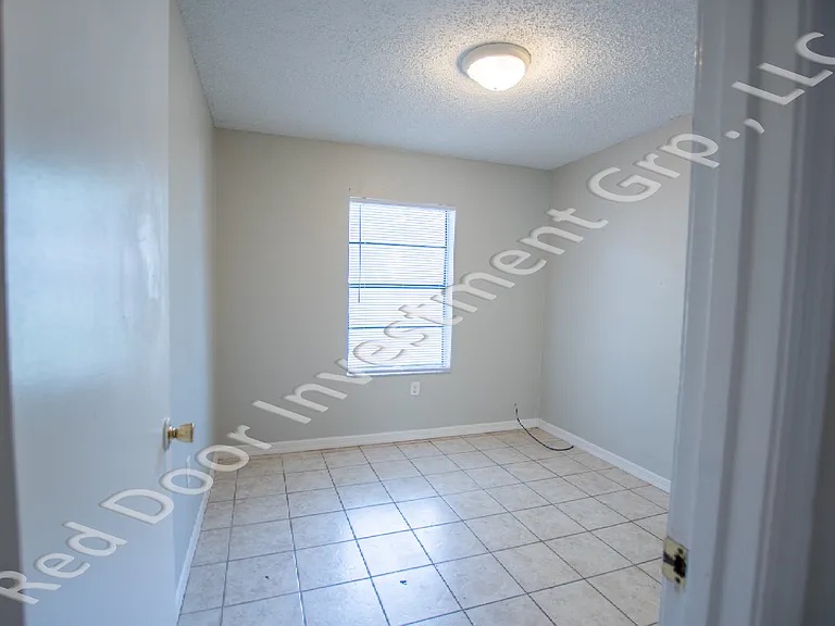 1127 Beecher St — Photo 9