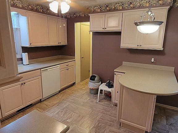 2010 new Kraftmaid cabinetry