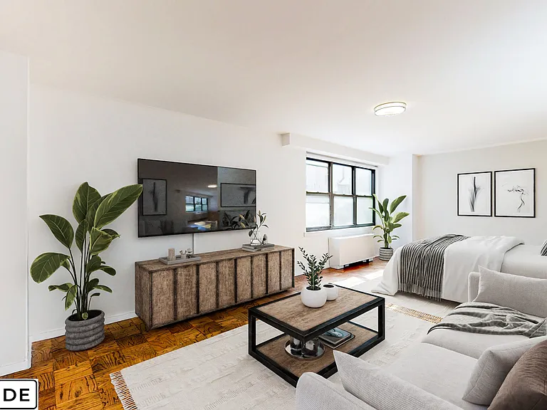 240 E 82nd St #5G — Photo 1