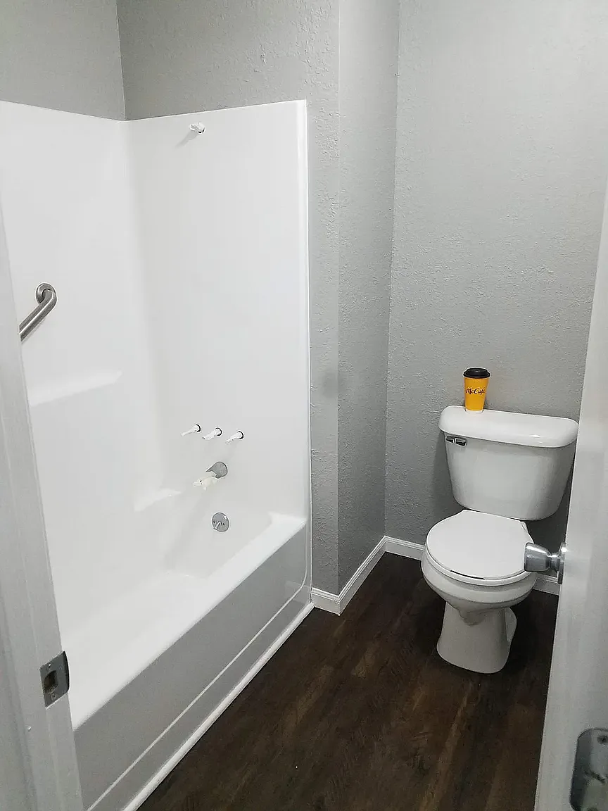 3 bed, 1.5 bath, 1300 sqft, $1,700 — Photo 4