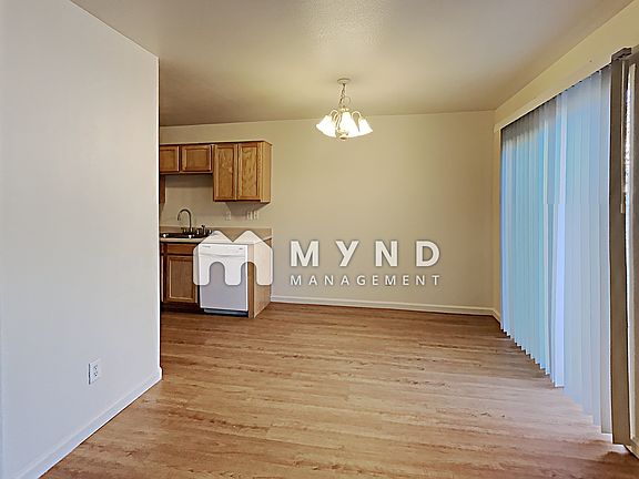 5th image of 525 Sunny Ln Unit C