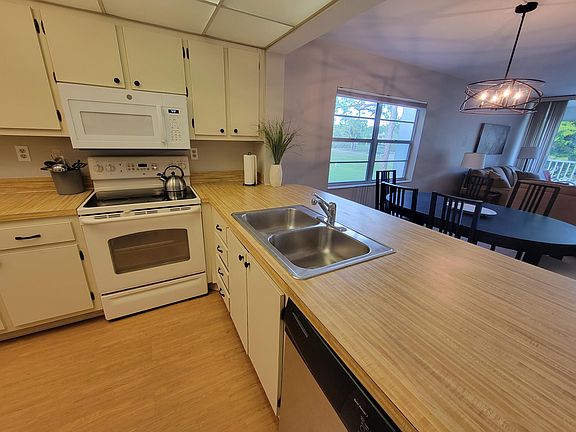 5th image of 1083 Forest Lakes Dr APT 201
