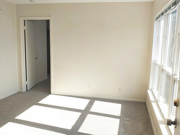 3rd image of 302 N Birchwood Ave #3