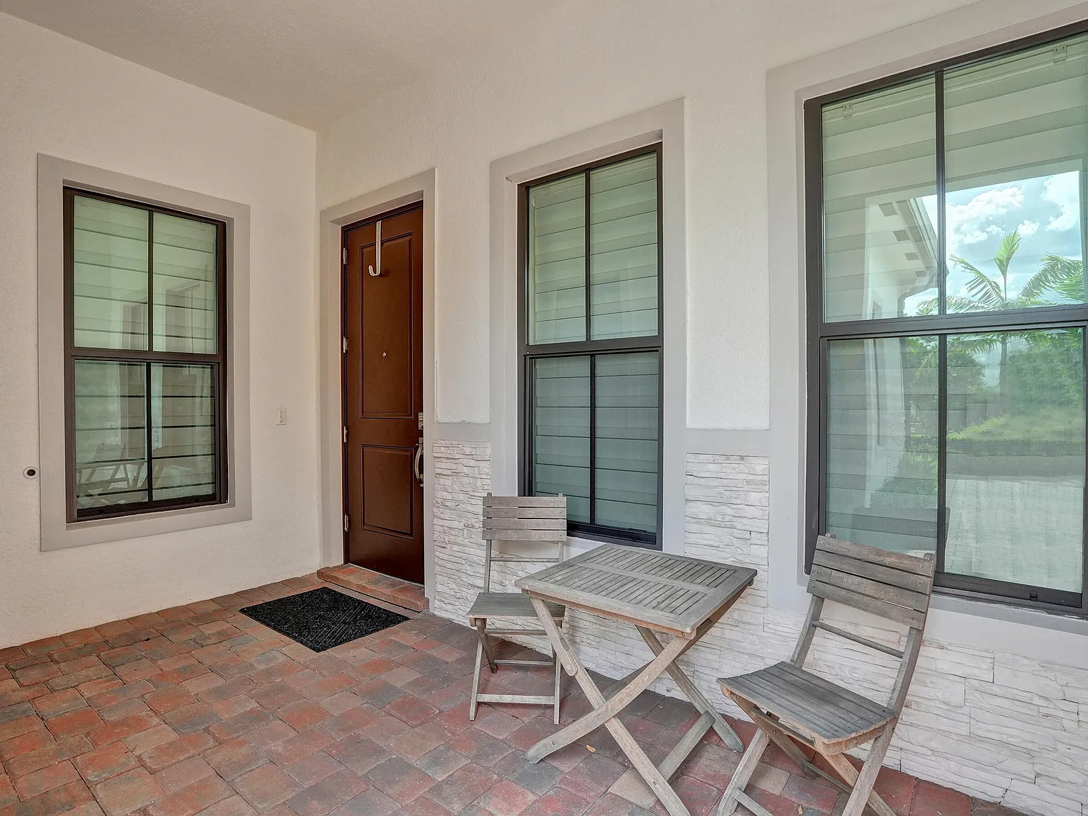 3 bed, 2.0 bath, 1724 sqft, $4,500 — Photo 4