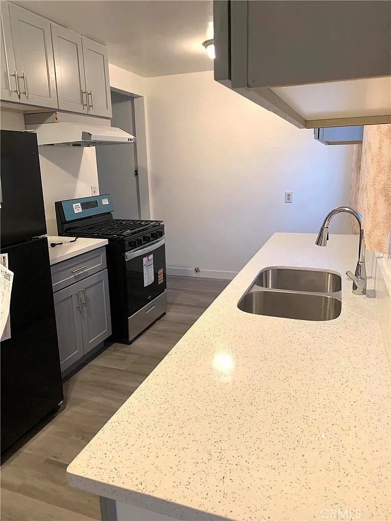 2 bed, 900 sqft, $2,800 — Photo 4