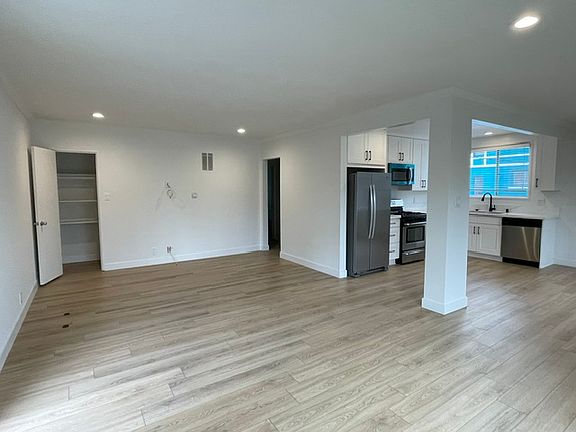 3rd image of 1916 Carmen Ave APT 6
