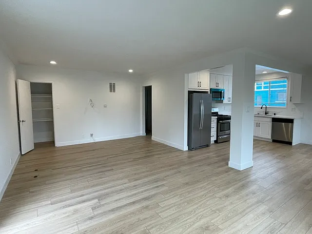 1916 Carmen Ave #6 — Photo 3