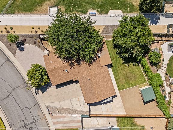 5th image of 1100 Stonewall St