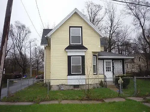 418 Tay St Photo 1