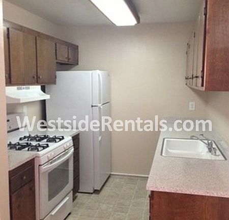2nd image of 1745 Oliver Ave APT B