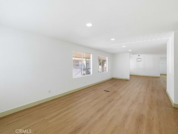 4th image of 4444 E Ave #R