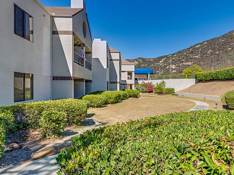 Legacy Hills at Poway 55+ — Photo 24