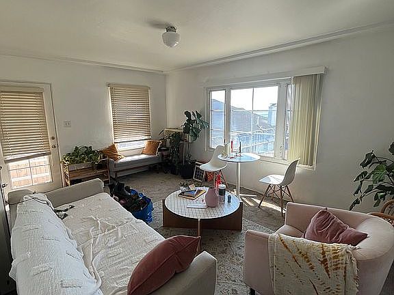 4th image of 2149-59 Albatross St