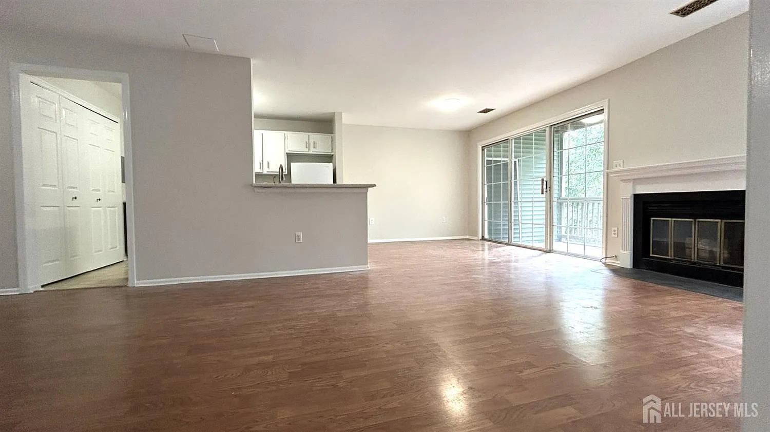 2 bed, 2.0 bath, 1025 sqft, $2,550 — Photo 2