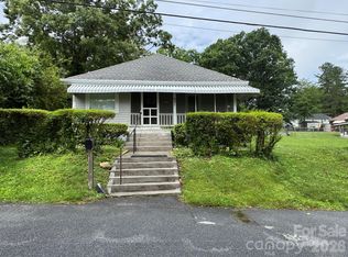 831/833 N Oak St, Hendersonville, NC 28739