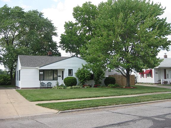 3rd image of 11500 Aaron Dr