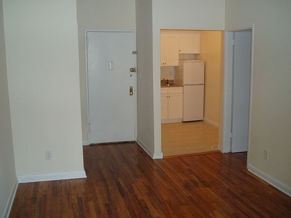 2nd image of 250 W 76th St APT 4A
