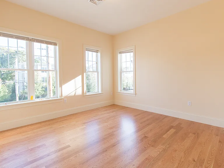 5165 Washington St #13 — Photo 7