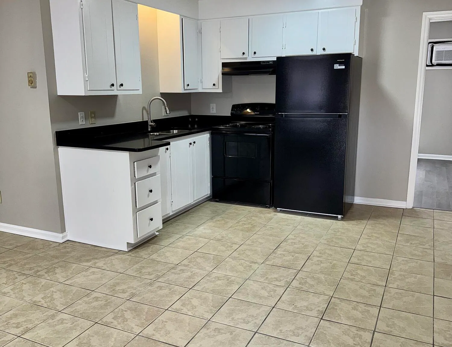1 bed, 1.0 bath, $699 — Photo 3