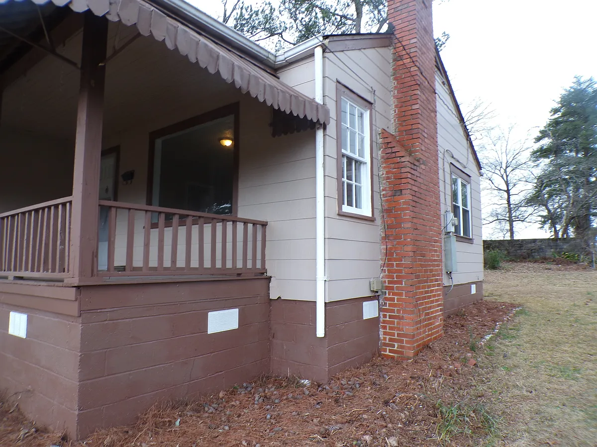 Building Photo - 644 Beverly Dr N