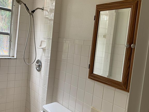 2nd image of 2151 Lakeview Dr #2