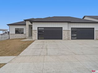 3510 Tree Line Dr, Lincoln, NE 68516