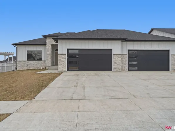 3510 Tree Line Dr, Lincoln, NE 68516