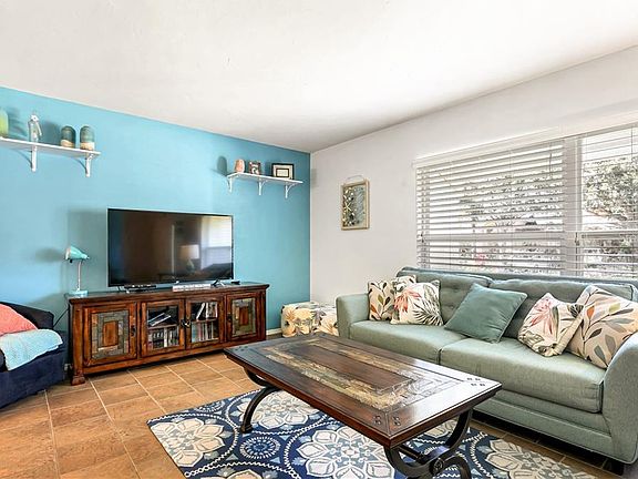 3rd image of 365 Waterford Cir W