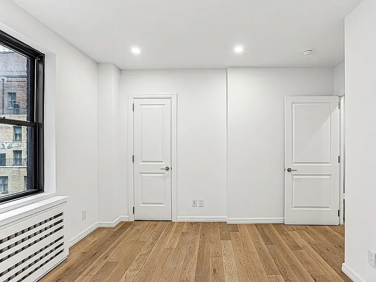 160 E 48th St #9Z5 — Photo 3