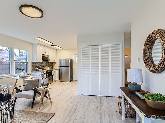 4th image of 2403 W 31st Street