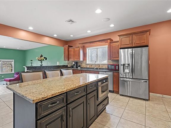 2nd image of 7 Orchard Heights Dr