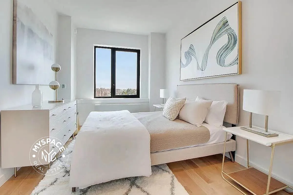 1825 Ocean Ave — Photo 3