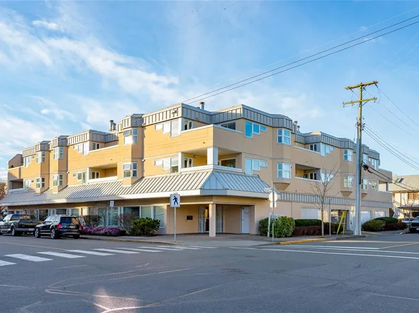 2490 Bevan Ave #304, Sidney, BC V8L 5C6