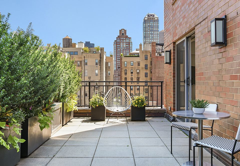 1st image of 27 E 65th St APT 15A