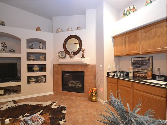 4th image of 2208 Edgewood Dr