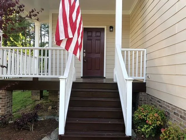 208 Abbey Oak Ln — Photo 2