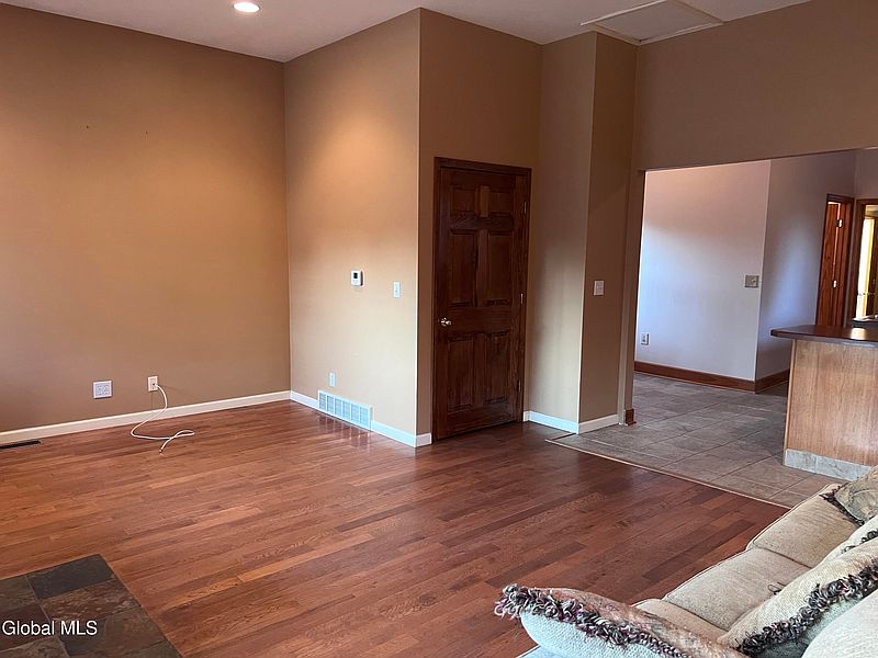 4th image of 1712 Helderberg Avenue