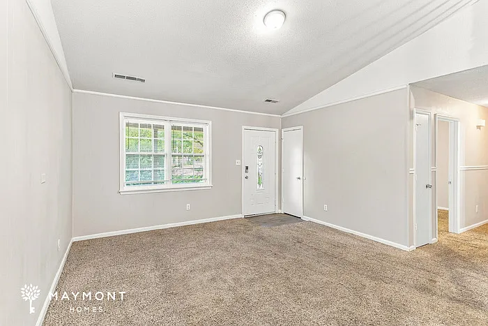 3 bed, 2.5 bath, 1200 sqft, $2,045 — Photo 3