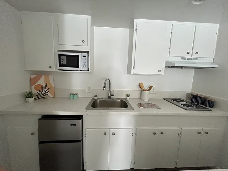 14630 Gault St #7 — Photo 7