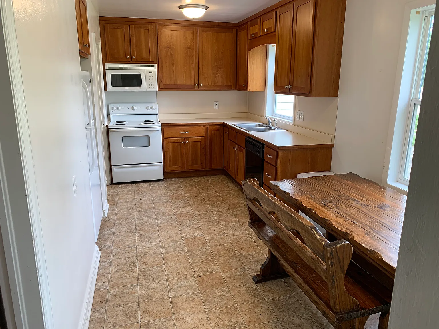 4 bed, $2,800 — Photo 4