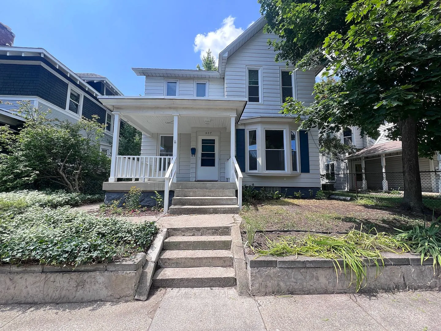Single Family Home Located Near Medical Mile!! — Photo 1